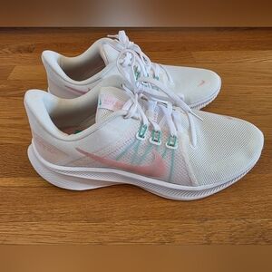 Nike Women’s Quest 4  White/Pink Running Shoes Size 10 - Worn Only Once